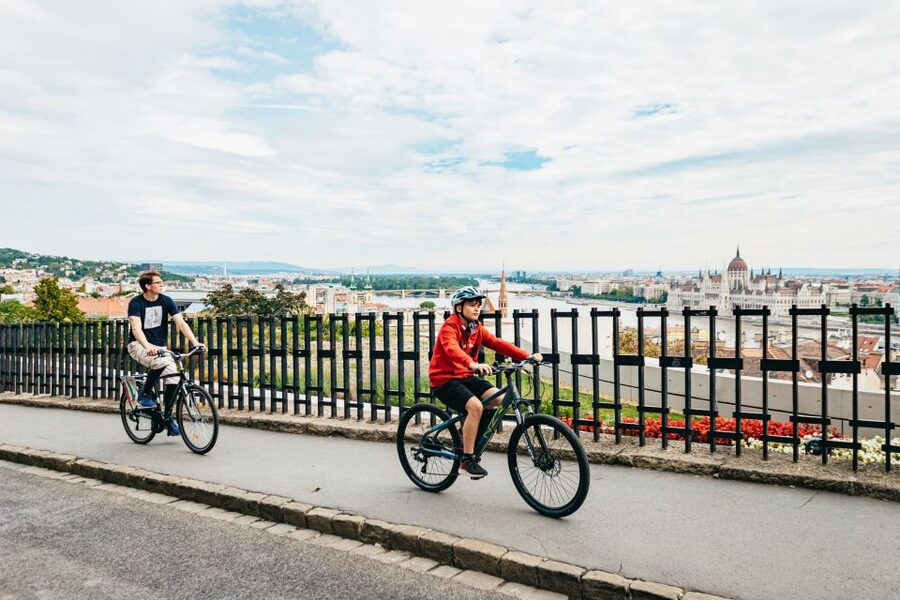 Budapest: Grand Sightseeing Bike Tour - Why a bike is a smart way to see Budapest