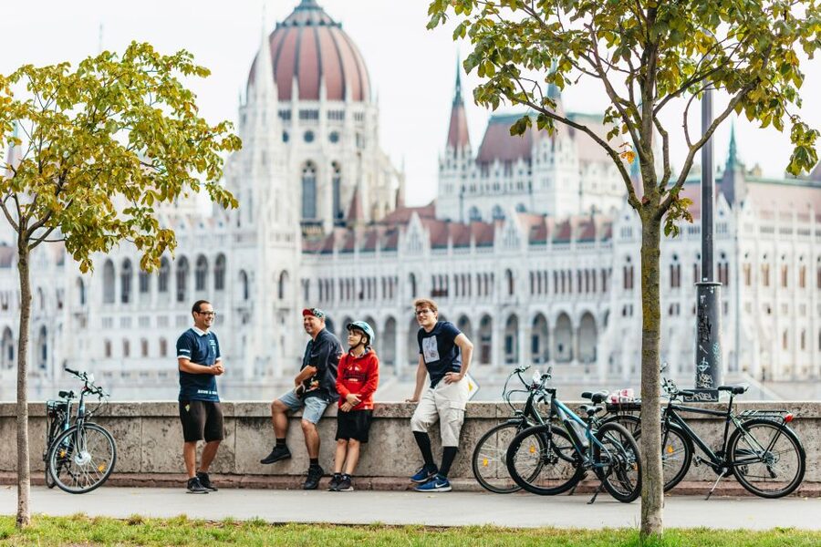 Budapest: Grand Sightseeing Bike Tour - What the guides add to the ride