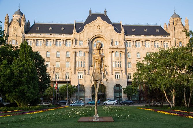 Budapest Grand Walk - Heroes Square and a ride on the oldest metro line