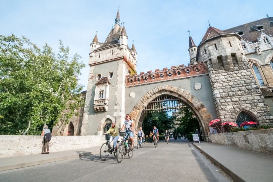 Budapest: Guided City Discovery Bike Tour - Andrassy Avenue, Broadway, and everyday Budapest