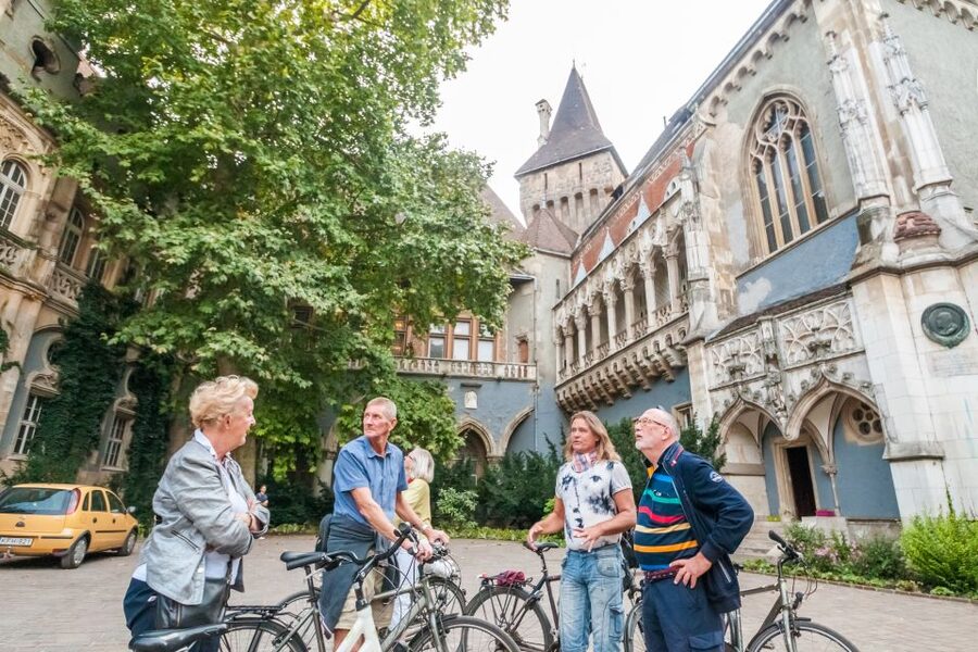 Budapest: Guided City Discovery Bike Tour - Chain Bridge and the final city views