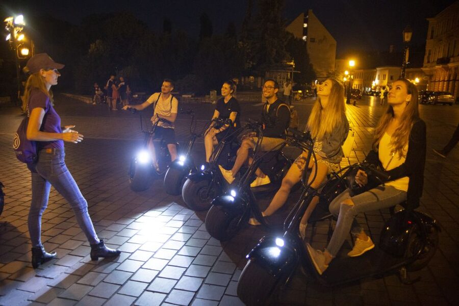Budapest: Guided City Sights Tour by E-Scooter - Crossing to Castle Hill
