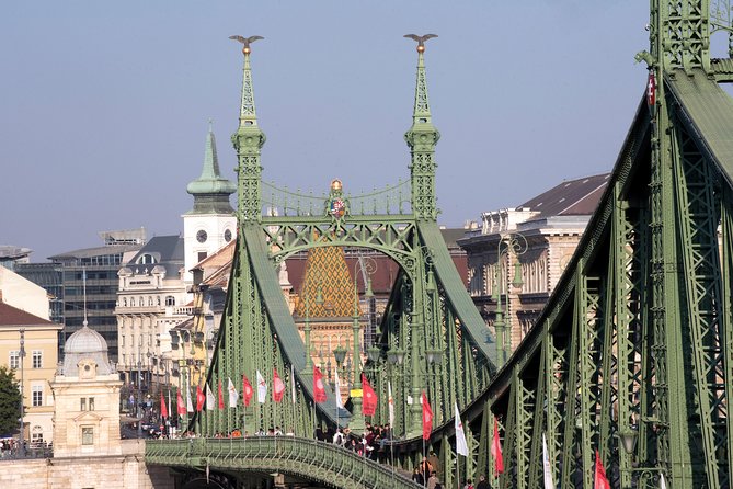 Budapest Guided City Tour and Danube Cruise Audio Guide - The one-hour Danube cruise