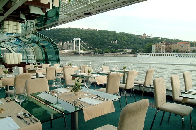 Budapest Guided City Tour and Danube Cruise Audio Guide - The pace, group size, and photo problem