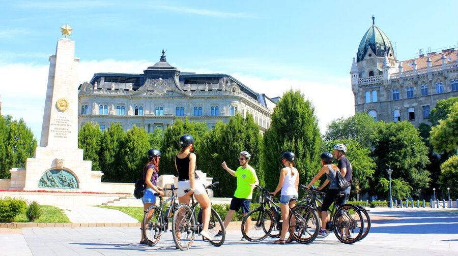 Budapest: Guided City Tour by E-Bike - What the guides add to the ride