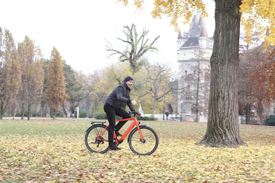 Budapest: Guided Downtown Electric Bike Tour - The Market Hall, National Museum, and synagogue finish