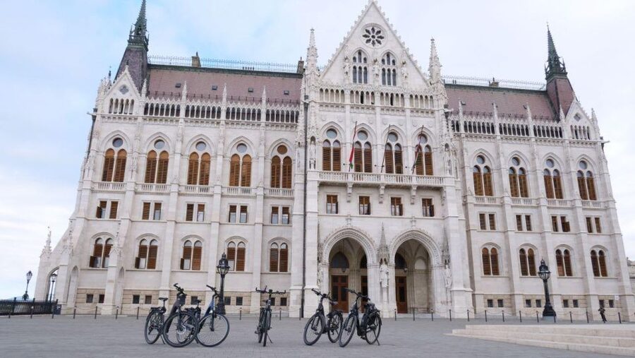 Budapest: Guided E-Bike Sightseeing Tour - St Stephen’s Basilica and Pest’s grand center