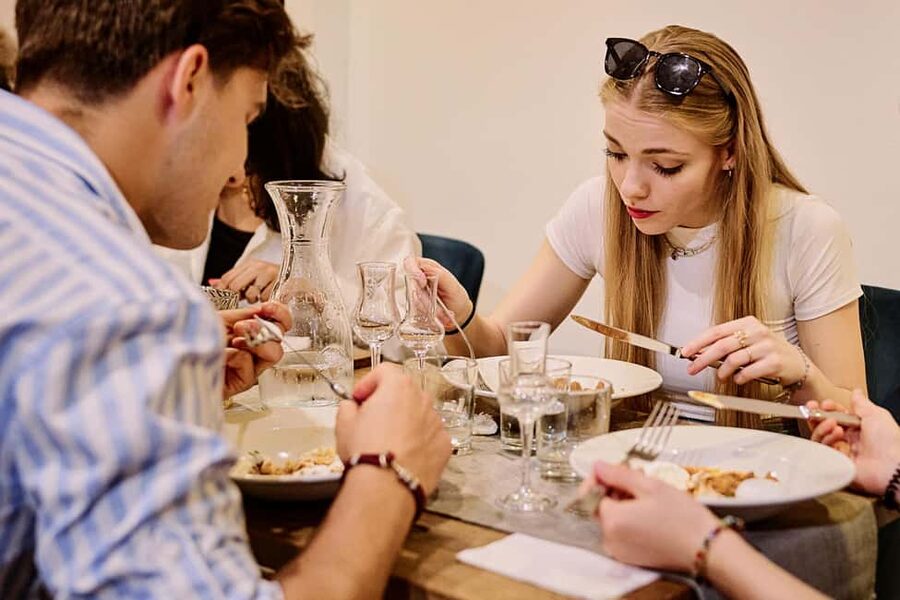 Budapest Guided Food Tour with Drinks Included - Flódni and the sweet finish