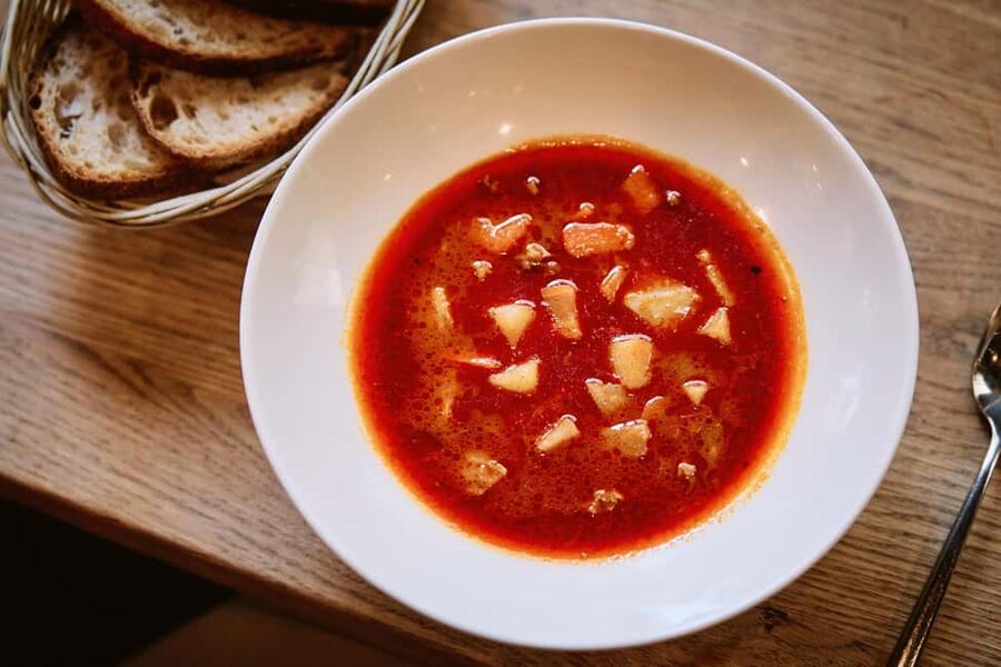 Budapest Guided Food Tour with Drinks Included - Starting at the Kazinczy Street Synagogue