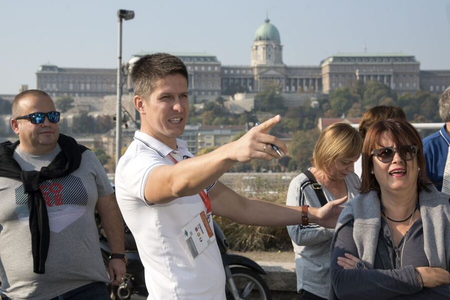Budapest: Guided Walking Tour of Pest - St. Stephen’s Basilica and the first view of Pest