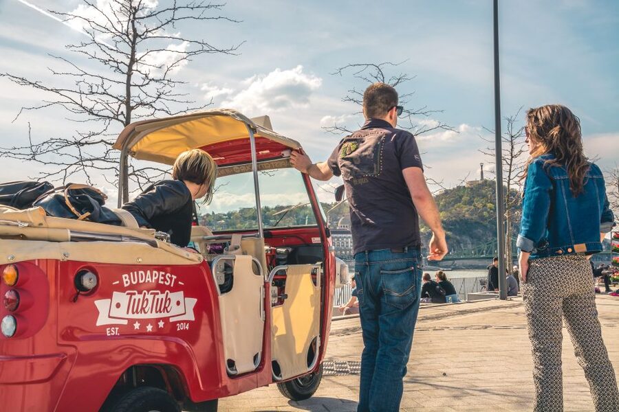 Budapest: Half-Day Exclusive Highlights Private Tour - Why a Budapest tuk-tuk works so well