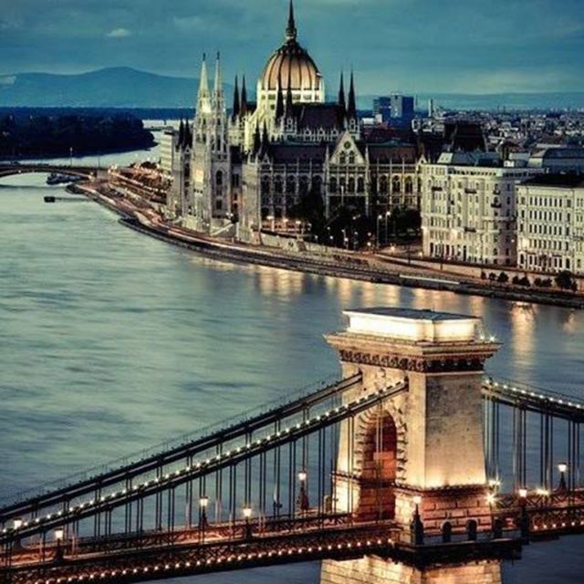 Budapest: Half-Day Highlights Small Group Private Tour - Why this half-day route works in Budapest