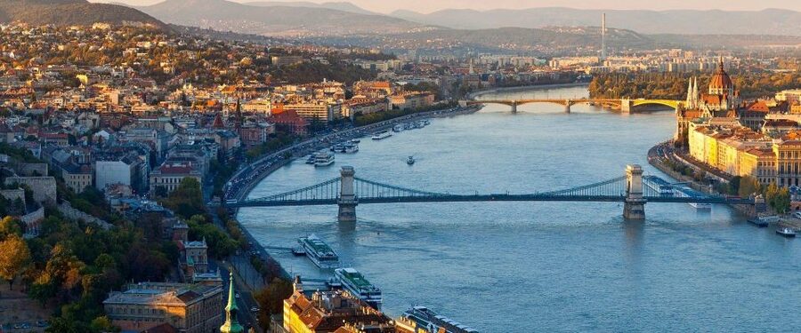 Budapest: Half-Day Highlights Small Group Private Tour - Starting in central Budapest