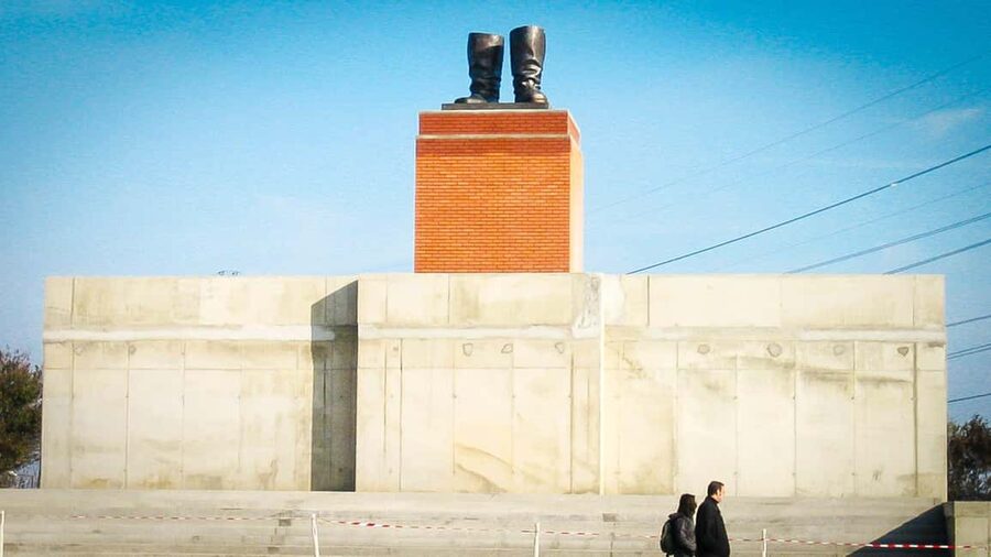 Budapest Half-Day Tour: Life Behind the Iron Curtain - Memento Park: Budapest’s collection of discarded symbols