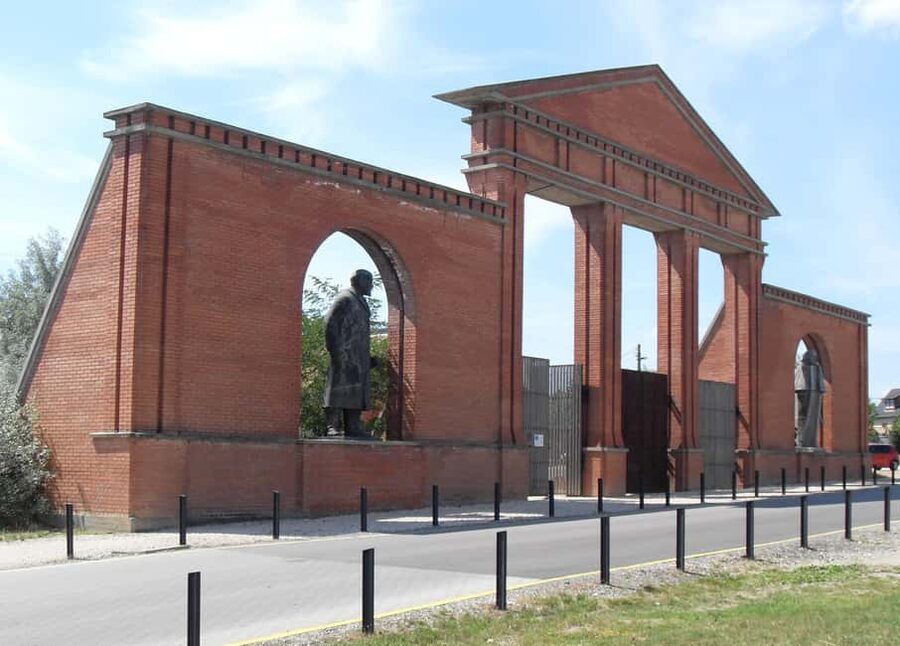 Budapest Half-Day Tour: Life Behind the Iron Curtain - What the $511 group price really means