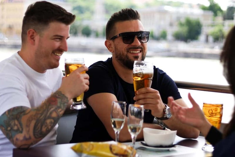 Budapest: Happy Hour Sightseeing Cruise - Choosing between the upper deck and indoor seating
