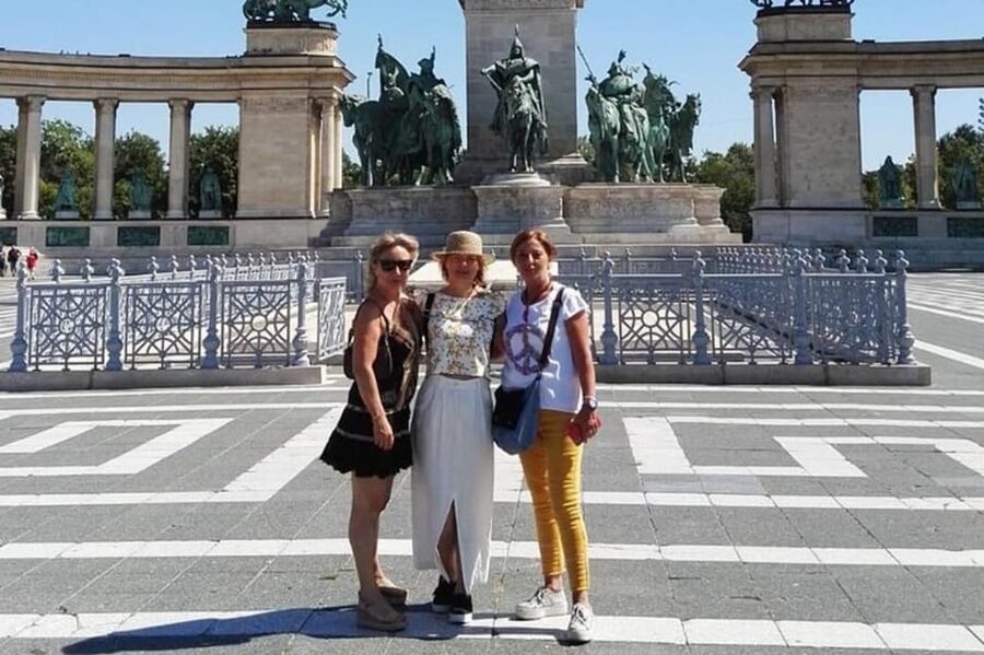 Budapest : Highlights & Hidden Gems Walking Tour - Crossing Chain Bridge into Buda