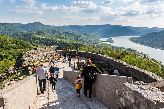 Budapest Hike to Visegrád Castle w or wo Sauna/Danube beach - Lunch and the short ride to Leányfalu
