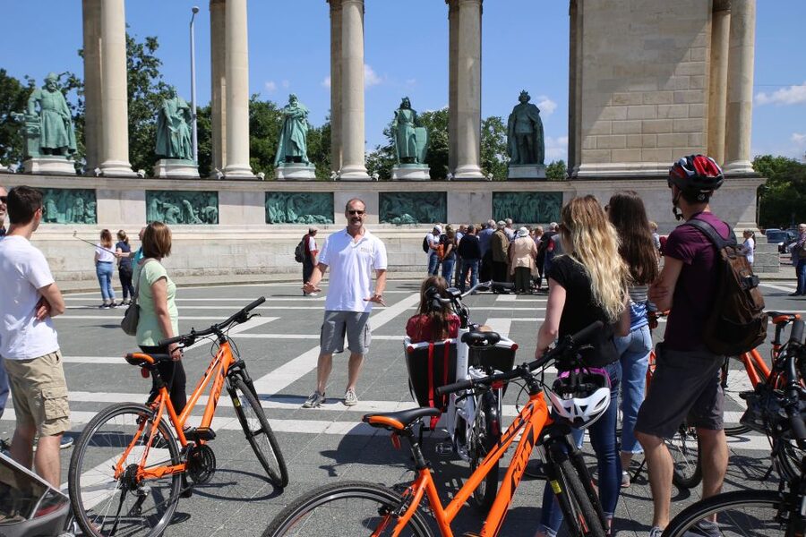 Budapest: Historic Downtown Bicycle Ride with Scenic Views - Buda sights and the thermal bath quarter
