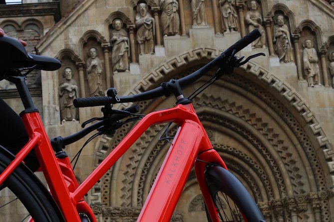 Budapest: Historic Downtown ride on E-Bicycles Buda & Pest - Heroes’ Square and the city’s public story