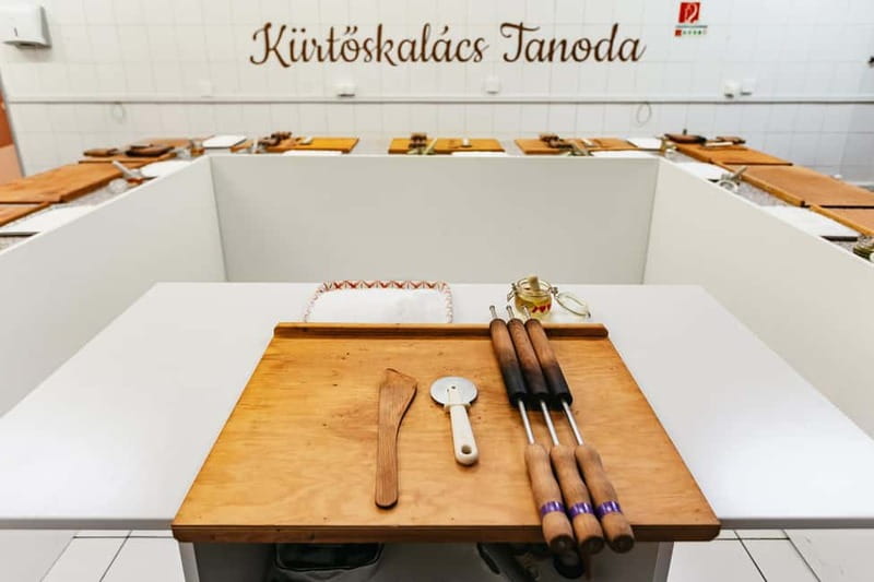 Budapest: Hungarian Chimney Cake Workshop in the City Center - What to bring and how to plan the hour