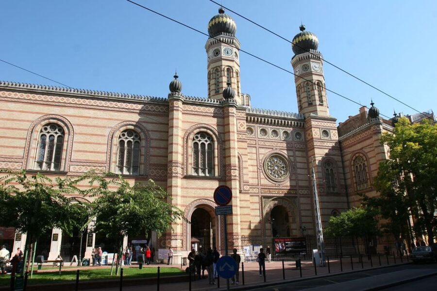 Budapest: Jewish Heritage Guided Tour with Synagogue Ticket - Why Budapest’s Jewish Quarter deserves a guided walk