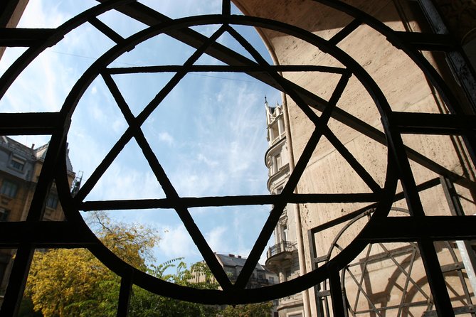 Budapest Jewish Heritage Memorial Walking Tour & Synagogue Entry - How the guides shape the experience