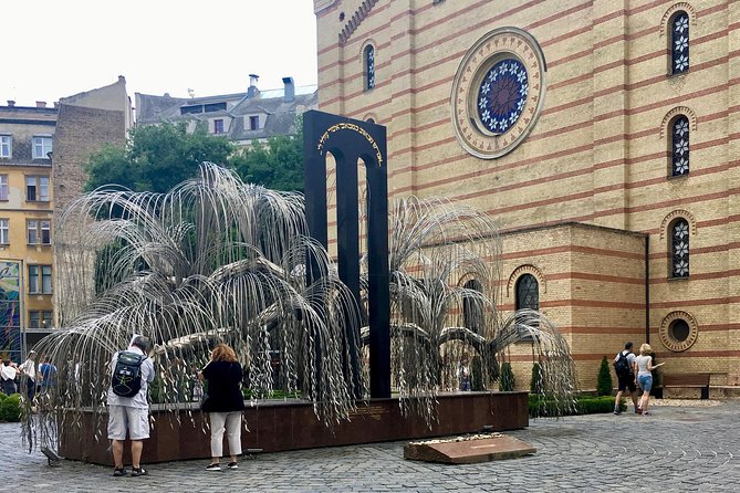 Budapest Jewish Heritage: Synagogues, Shoes, Secrets & Flódni - Kazinczy Street and Orthodox Jewish life
