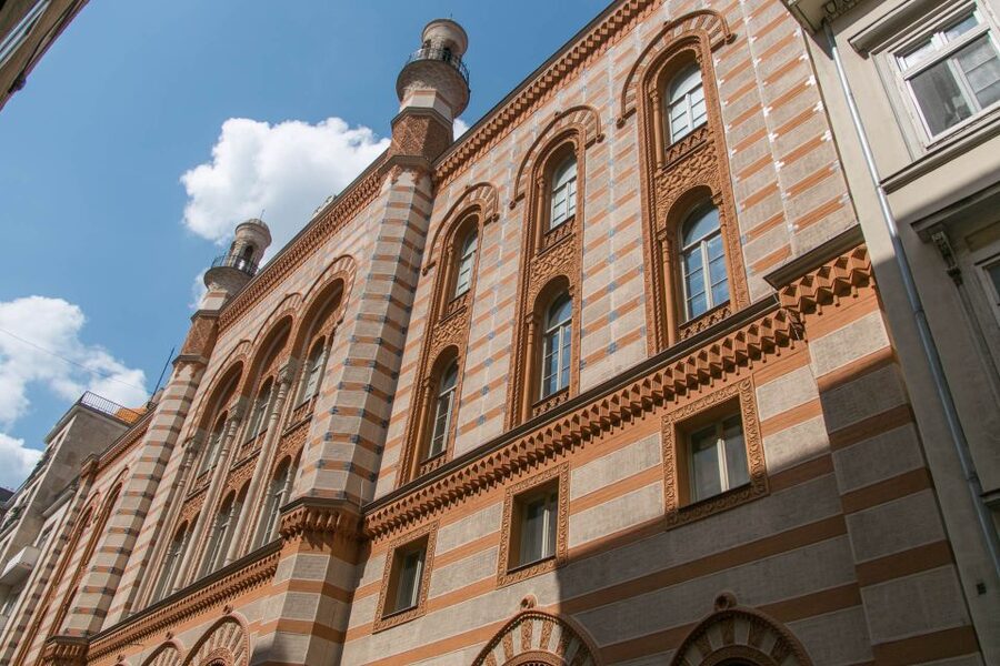 Budapest: Jewish Heritage Walking Tour with Historian Guide - Rumbach Street Synagogue: the main interior visit