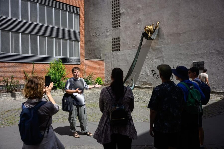 Budapest: Jewish History with Local Guide & Synagogue Ticket - Starting at the Herzl Tivadar sign