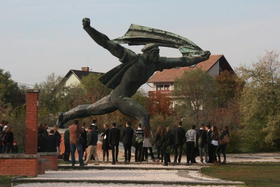 Budapest: Memento Park and Icons of Communism Guided Tour - The 45-Minute Ride to Memento Park
