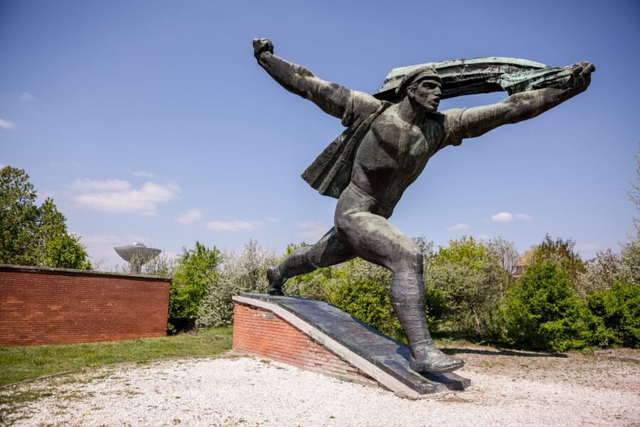 Budapest: Memento Park and Icons of Communism Guided Tour - Walking Among 41 Communist Monuments