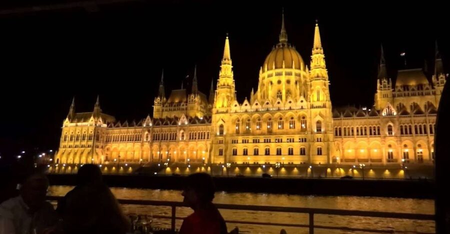 Budapest: Night Walking Tour with River Cruise and Wine - From the Opera House to St. Stephen’s Basilica