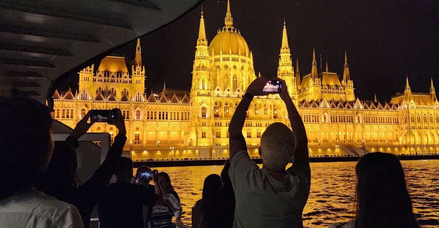 Budapest: Nighttime or Daytime Sightseeing Cruise - Who will get the most from this $14 cruise