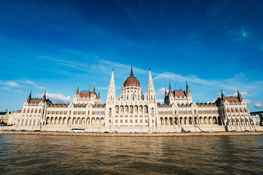 Budapest: Nighttime or Daytime Sightseeing Cruise - What you see under Budapest’s bridges