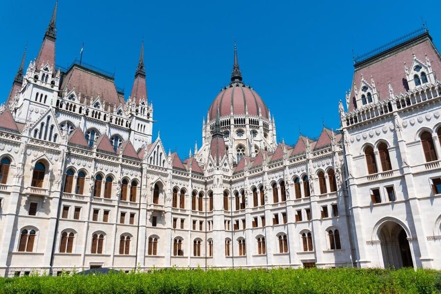 Budapest Old Town and Top Attractions Private Walking Tour - Ending at the Széchenyi Chain Bridge