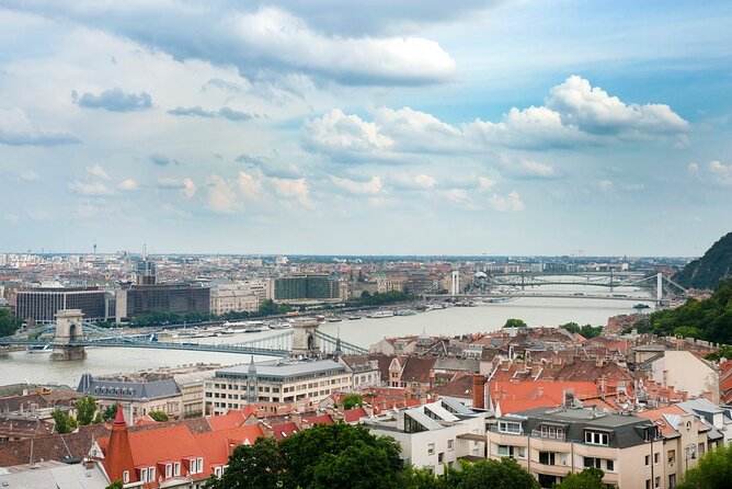 Budapest Orientation Walking Tour - Sándor Palace and the changing of the guard atmosphere