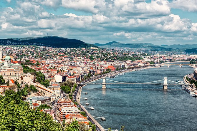 Budapest Overview Private tour - Strudel, coffee, and a welcome pause