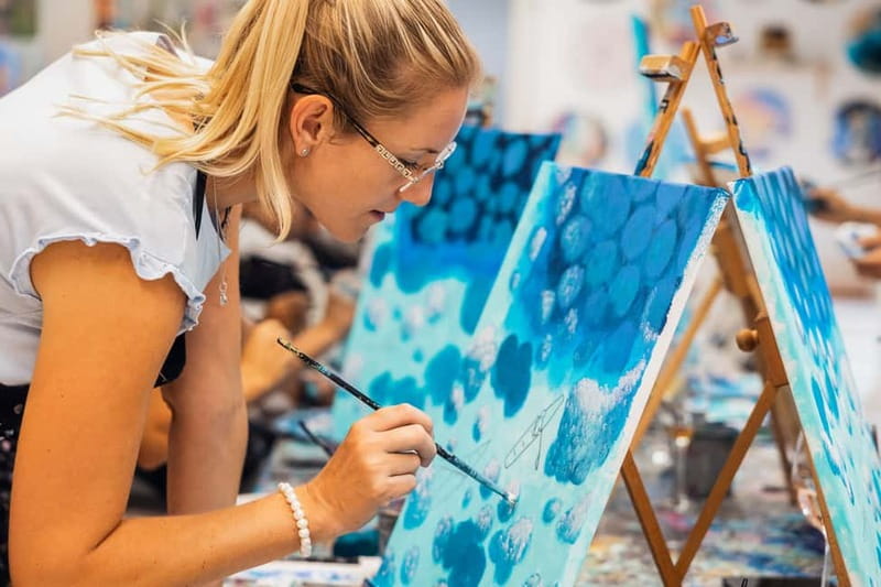 Budapest: Paint and sip experience - What the 2.5-hour class feels like