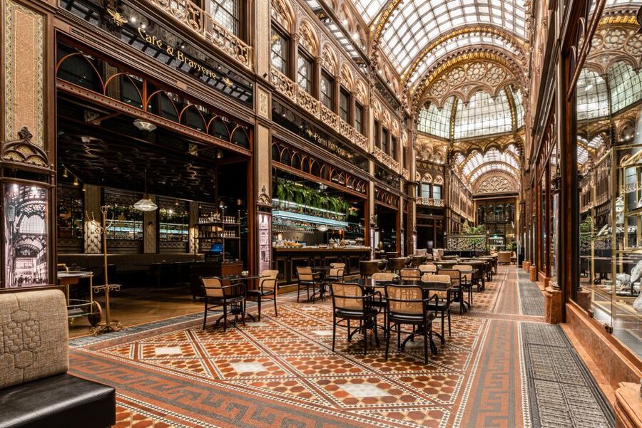 Budapest: Párisi Passage Restaurant 3-Course Menu - Three courses with a modern Hungarian focus