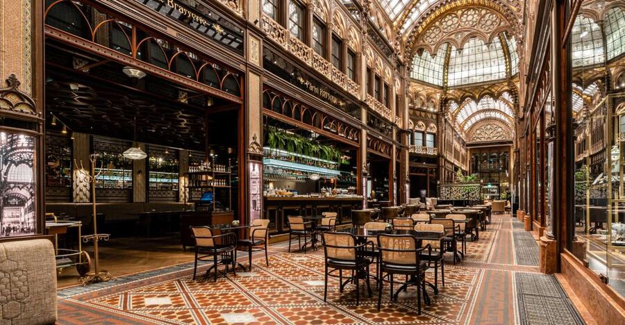 Budapest: Párisi Passage Restaurant 3-Course Menu - What happens before the first course