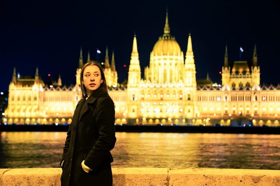 Budapest: Photo Session with Professional Local Photographer - Meeting at St. Stephen’s Basilica