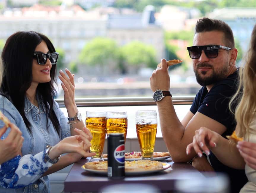 Budapest: Pizza Cruise - Daylight, twilight, or night?