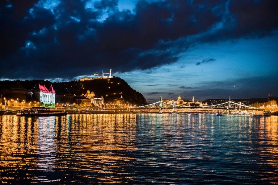 Budapest: Premium Sightseeing Cruise with Tokaj Frizzante - Why a Danube cruise belongs in your first day