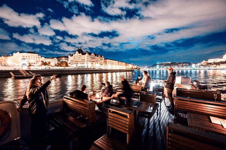 Budapest: Premium Sightseeing Cruise with Tokaj Frizzante - From Liberty Statue to Liberty Bridge