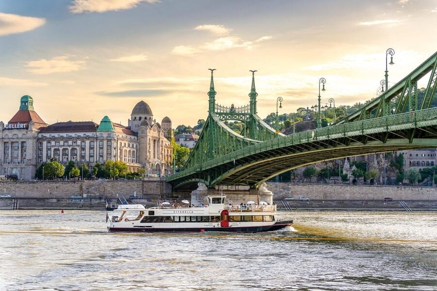 Budapest: Premium Sightseeing Cruise with Tokaj Frizzante - The southern riverfront: university, Müpa, and Bálna