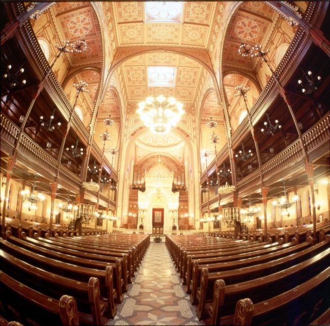 Budapest Private 3-Hour Jewish Heritage Tour - Inside the Dohány Street Synagogue