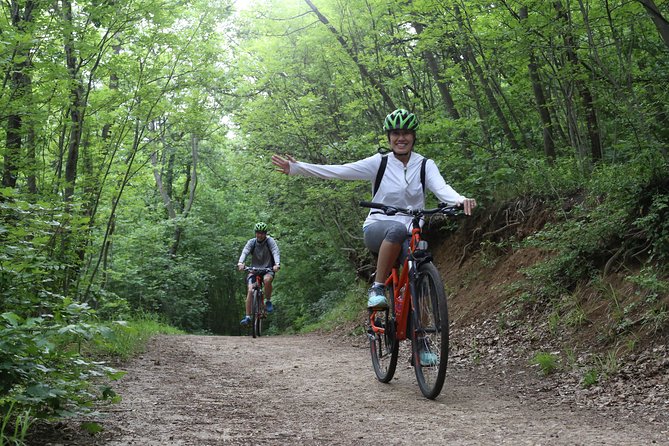 Budapest: Private Adventure Sightseeing Bicycle Tour - St. Stephen’s Basilica and Liberty Square