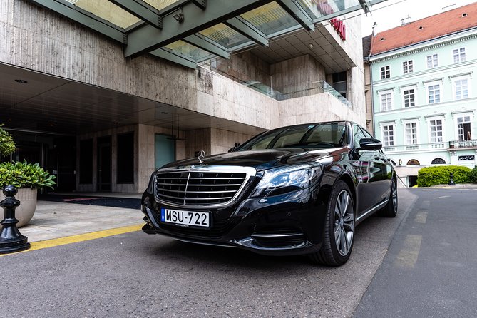 Budapest Private Airport Transfer in a Luxury Car - Comfort, water, and driver service