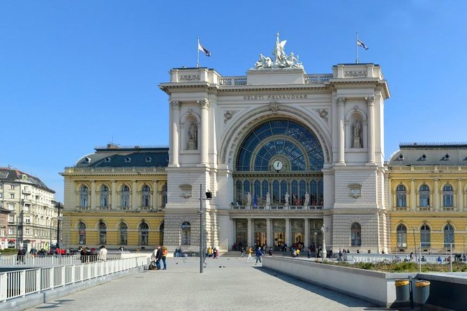 Budapest Private Arrival Transfer: Railway station to hotels - From your platform to the waiting car